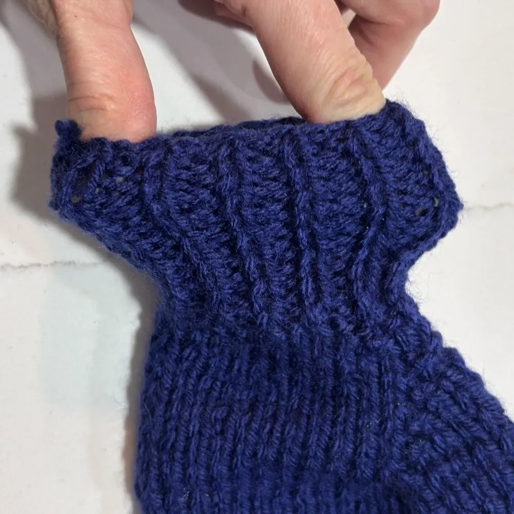 Handmade Knit Hat Mittens Set in Navy Blue Hand made Youth OSFA Stretch Beanie